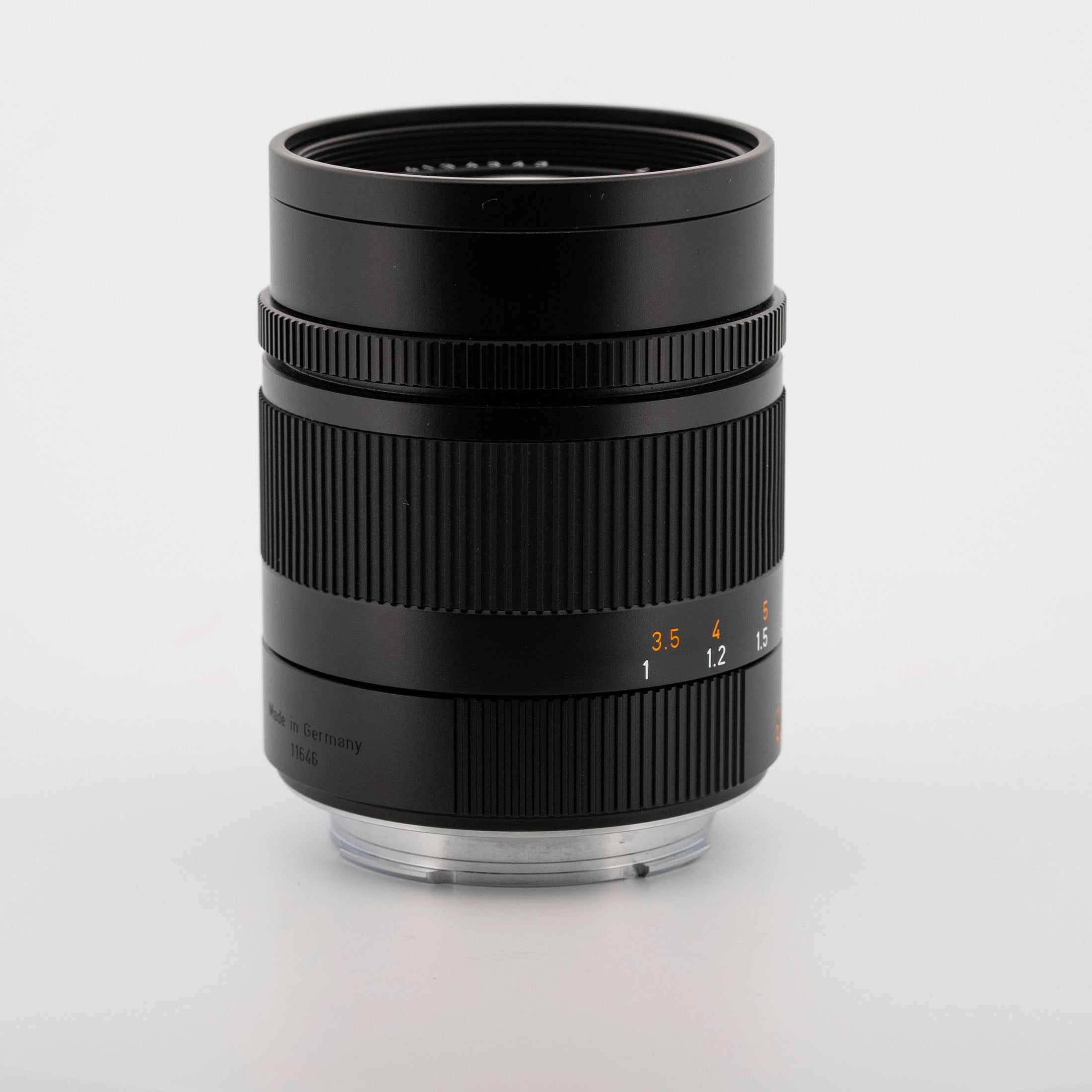 Leica 90mm f/2.5 Summarit-M Manual Focus Lens (Black) #11646
